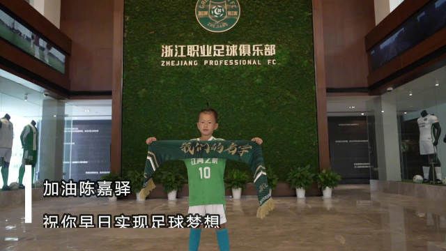 TA：范德贝克的租借合同中含买断条款，费用1100万欧据TheAthletic报道，范德贝克已经前往法兰克福接受体检，即将租借加盟。